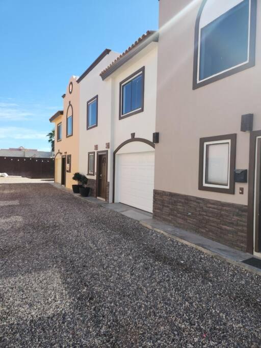 3 Bedroom Townhouse W Garage Blocks From The Beach ปูแอร์โตเปญาสโก ภายนอก รูปภาพ