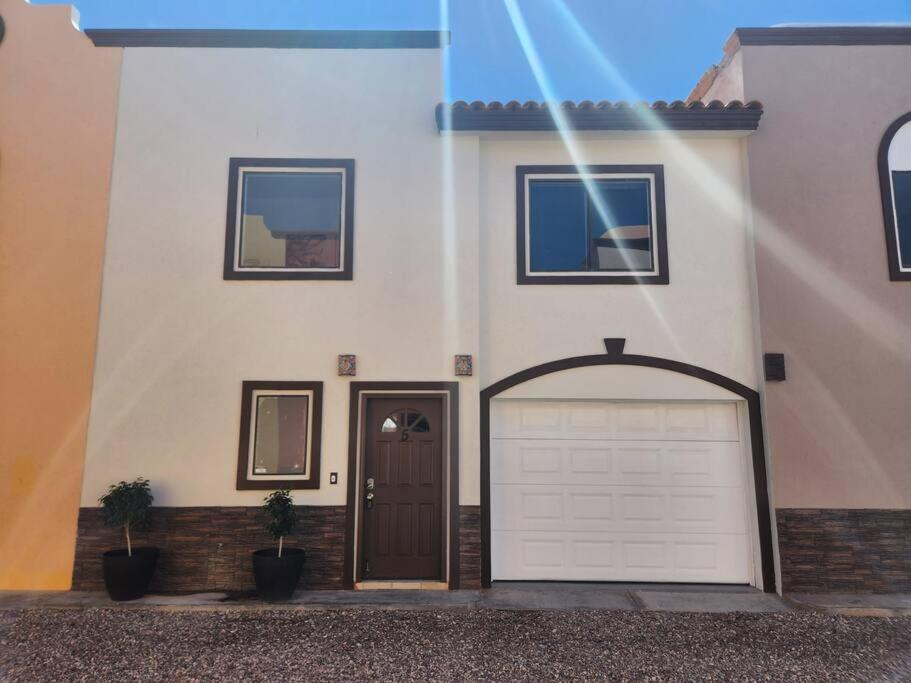 3 Bedroom Townhouse W Garage Blocks From The Beach ปูแอร์โตเปญาสโก ภายนอก รูปภาพ