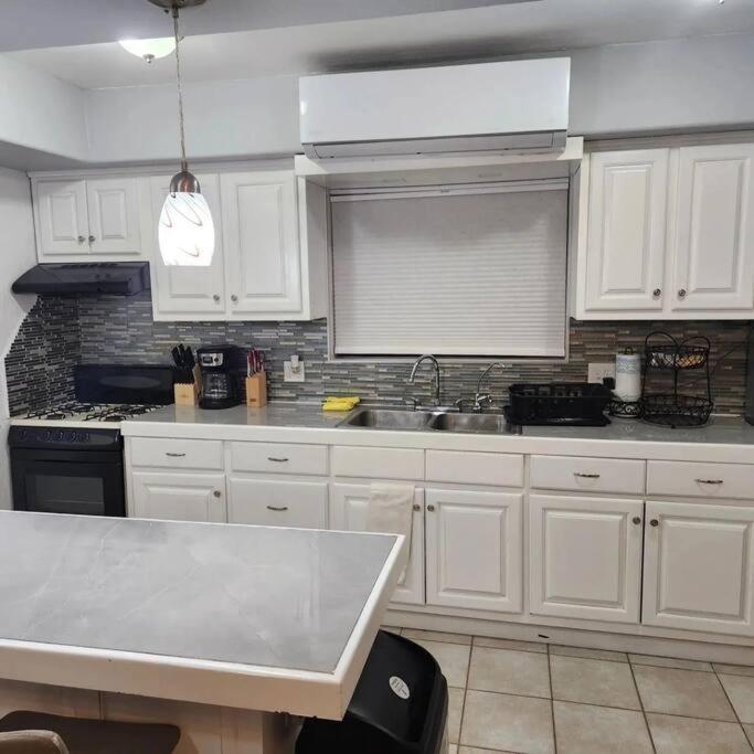 3 Bedroom Townhouse W Garage Blocks From The Beach ปูแอร์โตเปญาสโก ภายนอก รูปภาพ
